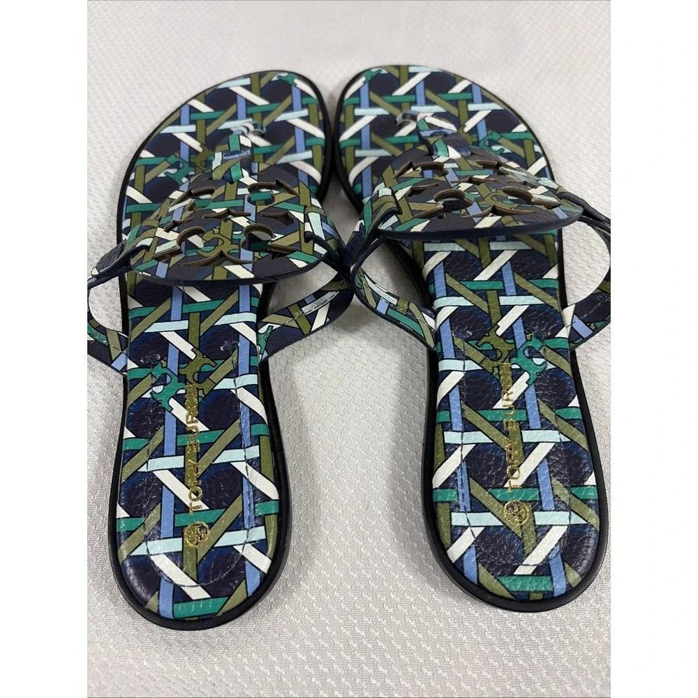NWOB Tory Burch Miller Welt Navy‎ Green Caning Logo Miller Sandals Sz 7M